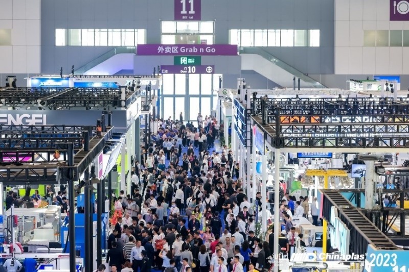 一張含有 文字, 建築, 人員, 室內(nèi) 的圖片自動(dòng)產(chǎn)生的描述